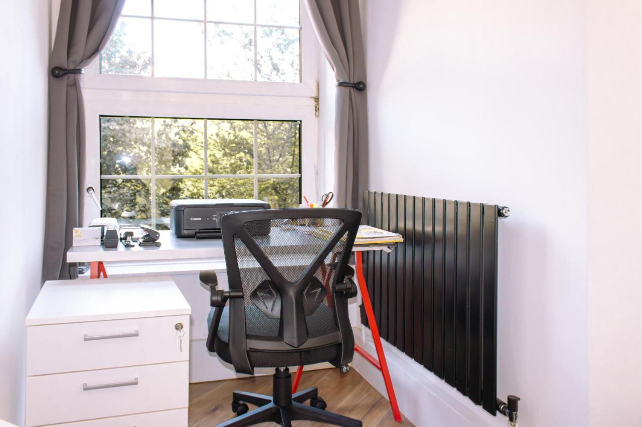 Nice 4 Bedroom Apartment Near City Centre 2-Min Walk To Metro !! Business & Family Friendly!! Londres Exterior foto