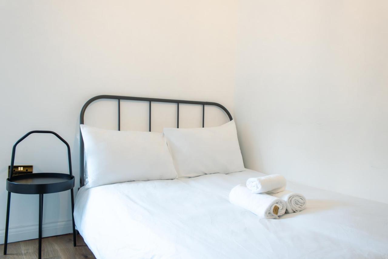 Nice 4 Bedroom Apartment Near City Centre 2-Min Walk To Metro !! Business & Family Friendly!! Londres Exterior foto