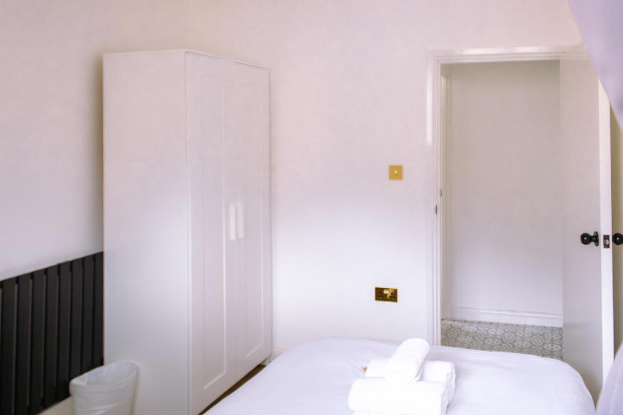 Nice 4 Bedroom Apartment Near City Centre 2-Min Walk To Metro !! Business & Family Friendly!! Londres Exterior foto