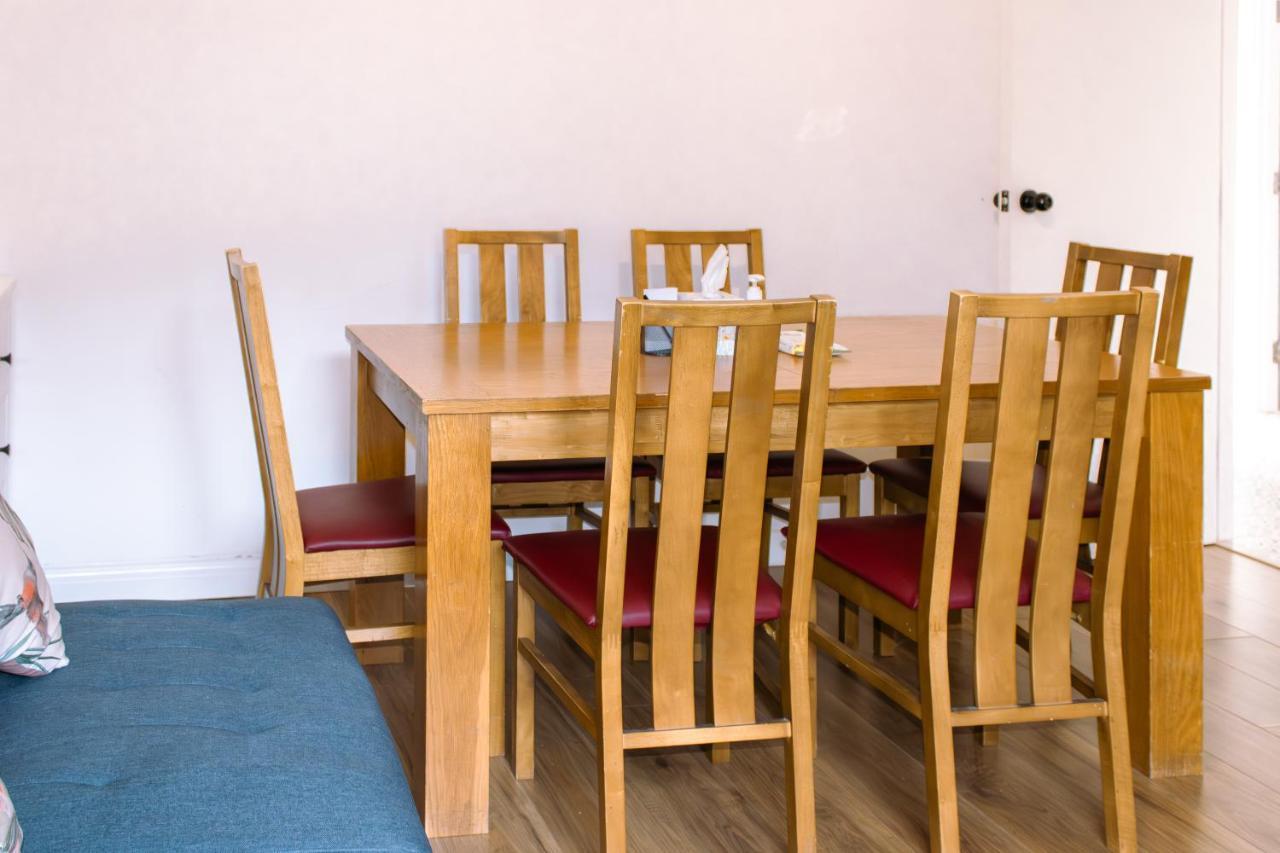 Nice 4 Bedroom Apartment Near City Centre 2-Min Walk To Metro !! Business & Family Friendly!! Londres Exterior foto