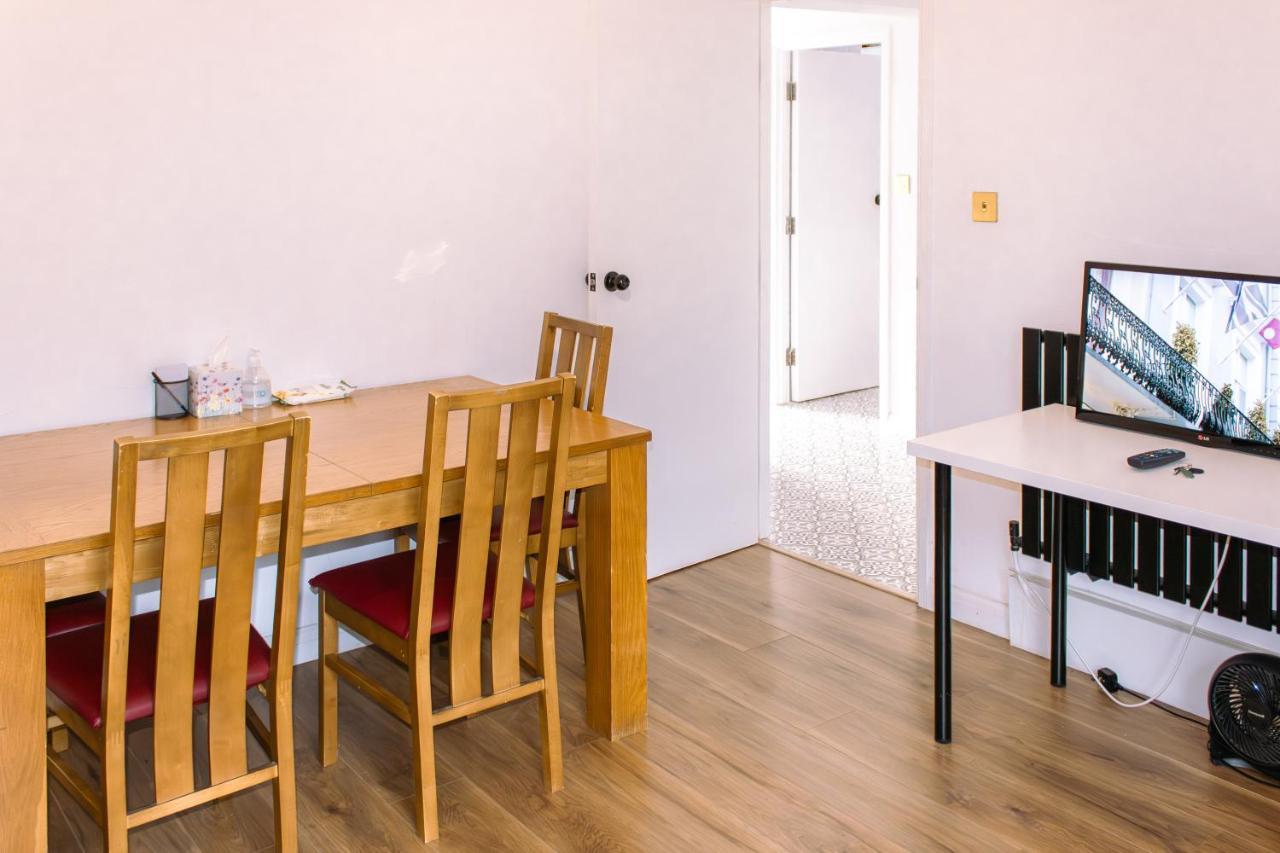 Nice 4 Bedroom Apartment Near City Centre 2-Min Walk To Metro !! Business & Family Friendly!! Londres Exterior foto